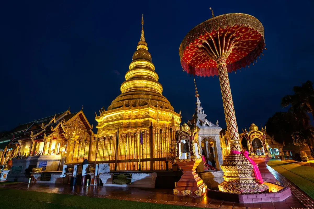 Chao Phraya river temples at night